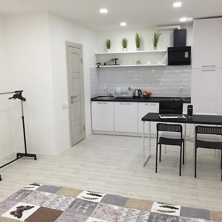 Cozy Underground Apartment At The Center 헤르손 외부 사진