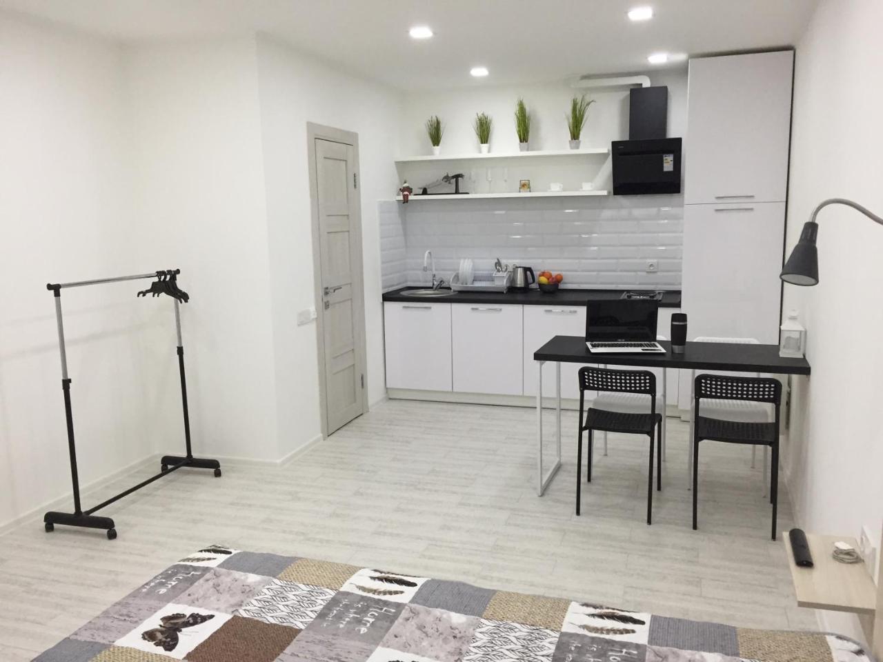 Cozy Underground Apartment At The Center 헤르손 외부 사진