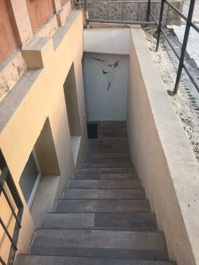 Cozy Underground Apartment At The Center 헤르손 외부 사진
