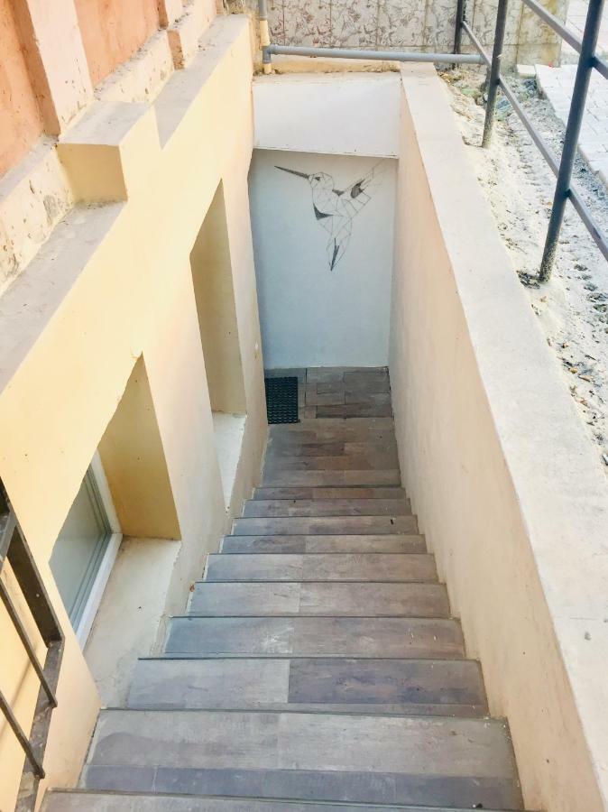 Cozy Underground Apartment At The Center 헤르손 외부 사진
